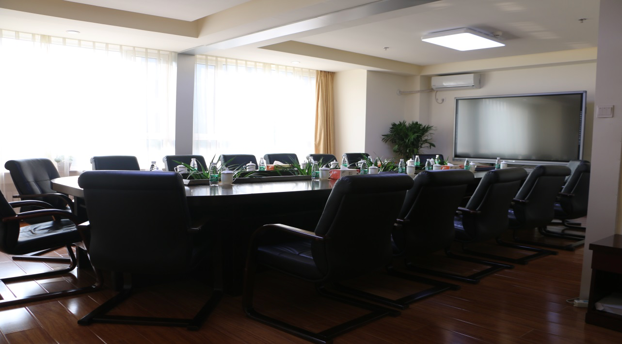 Center Guestroom Meeting Room